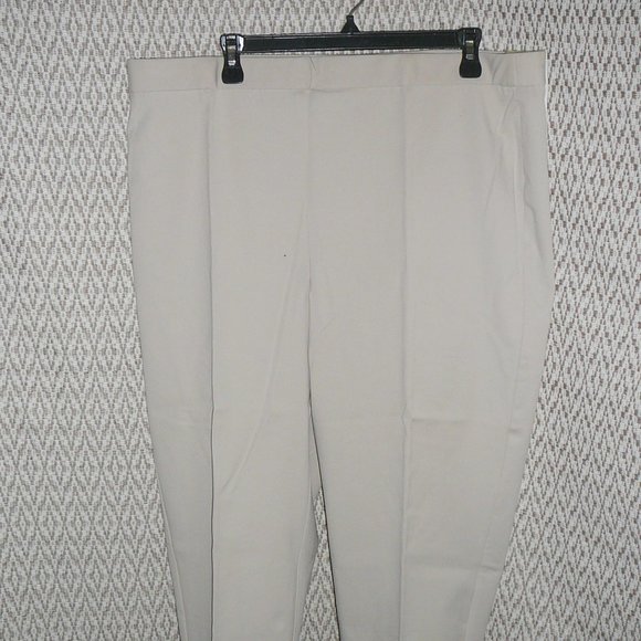 NWT Sag Harbor Capri Crop Pants 4-way Stretch Size 18W Pull-On Slimming - Picture 1 of 10
